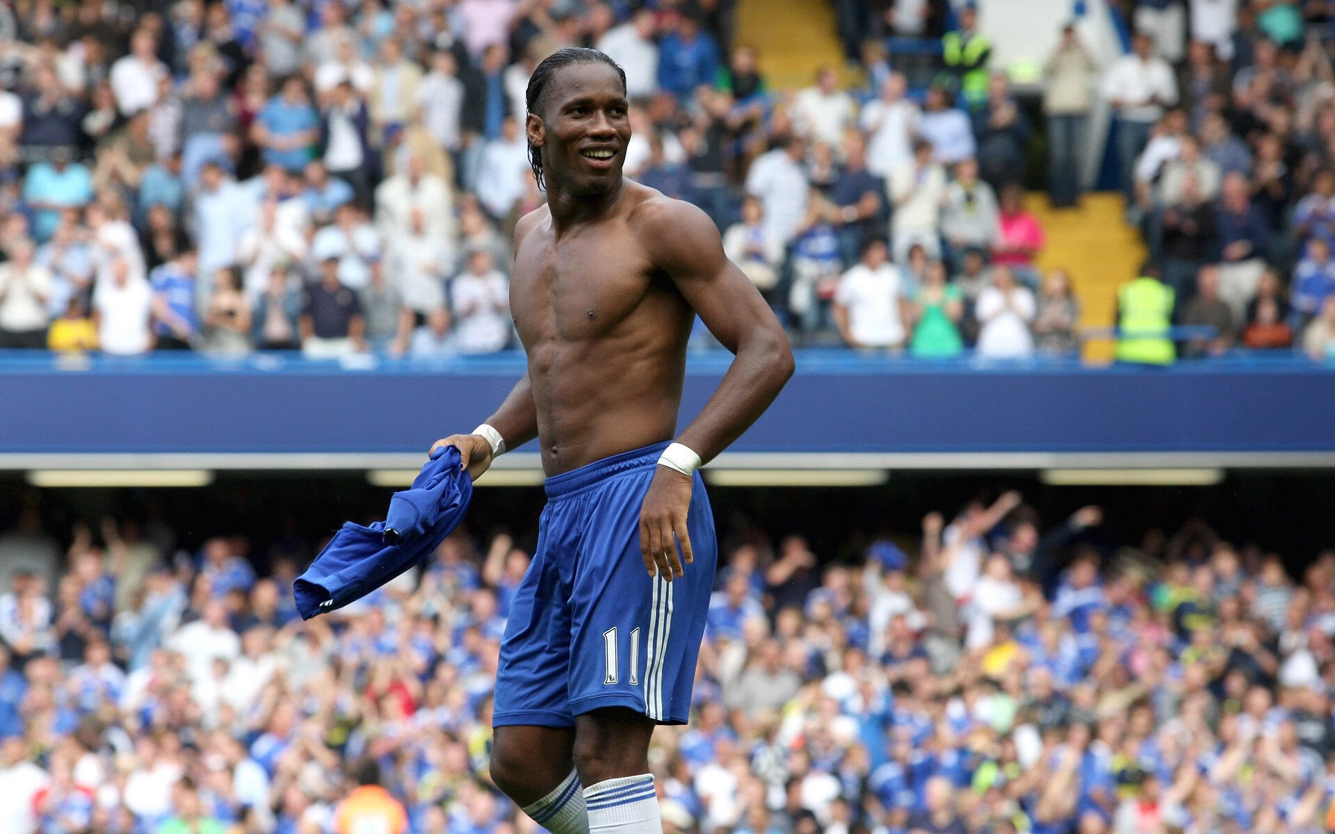 阿伦·斯密斯：将全黑队的传球与进攻调度提升至新高度，阿伦-内史密斯