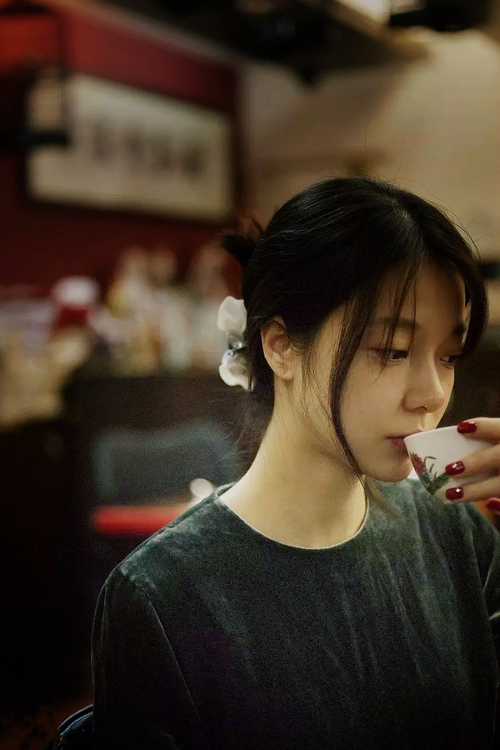 AYX体育-意大利骑手多米安·米歇尔斯在2024年巴黎奥运会盛装舞步比赛中以“Dante”马匹获得第六名，展现坚韧精神。